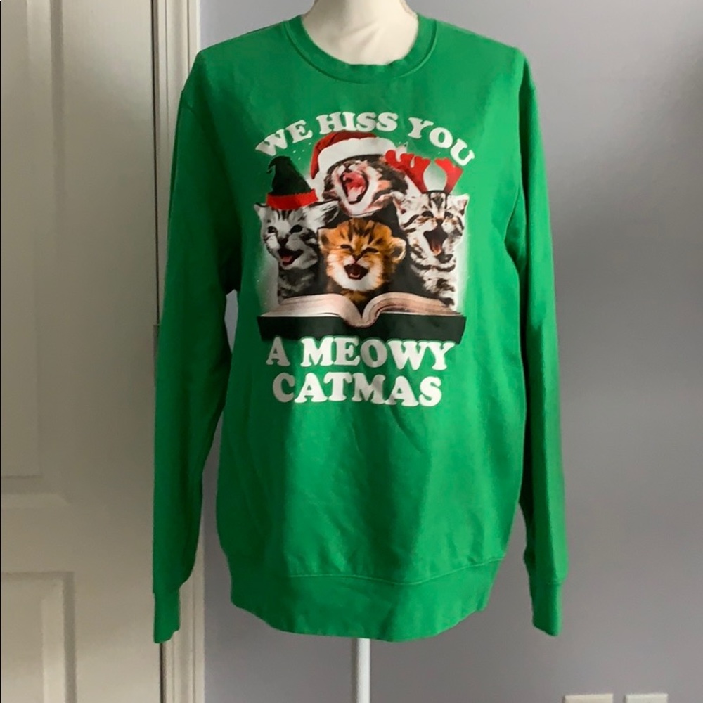 🎶🎶Adorable “Meowy Catmas” Sweatshirt. Size Large